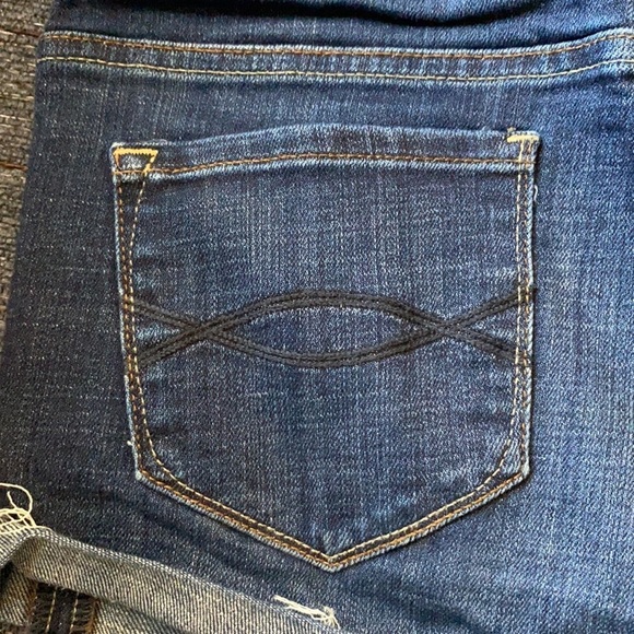 Abercrombie & Fitch•Distressed Rolled Hem Denim Women’s Shorts,Size 27/2, EUC - Picture 11 of 11